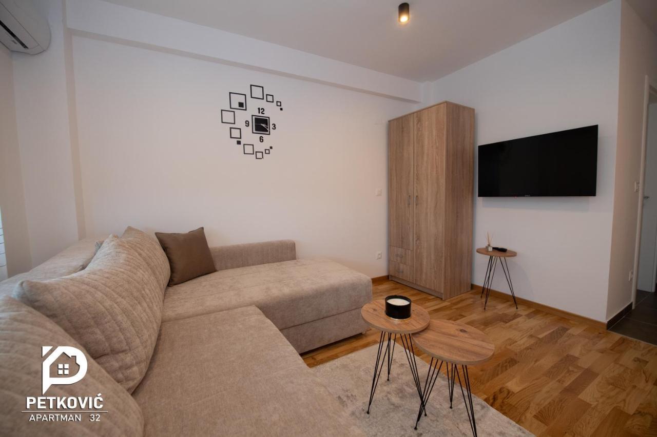 Petkovic Apartmani Studio32 Ягодина Екстер'єр фото