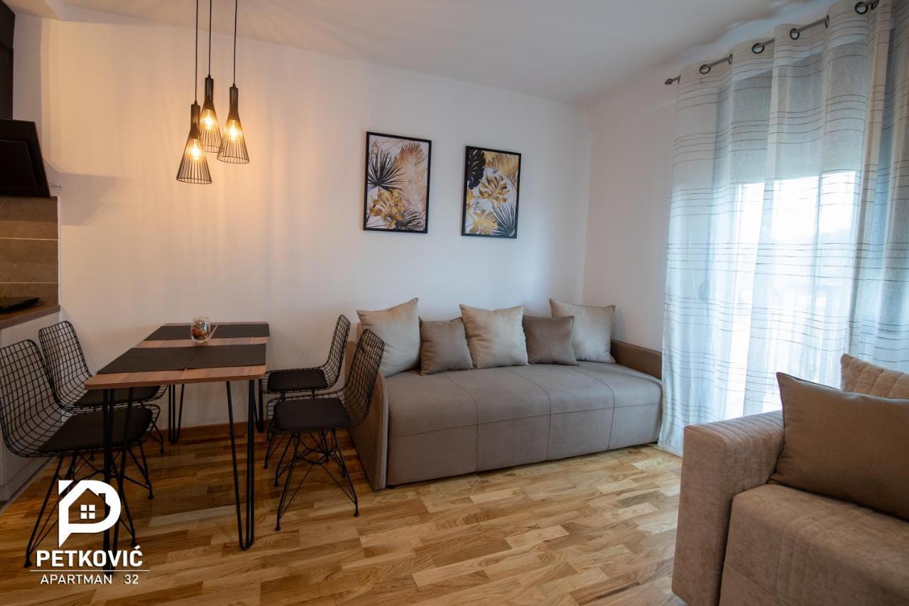 Petkovic Apartmani Studio32 Ягодина Екстер'єр фото