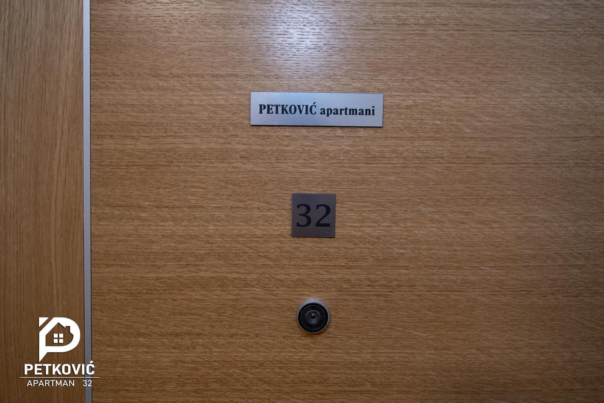 Petkovic Apartmani Studio32 Ягодина Екстер'єр фото